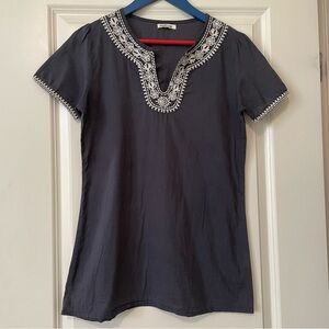 Natura. Short-sleeved embroidered women top made of cotton. Size L. Blue color.